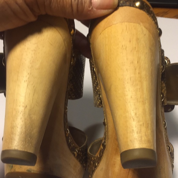 ISOLA Snake/Crocodile Large Buckle Wooden Clog - Picture 3 of 5